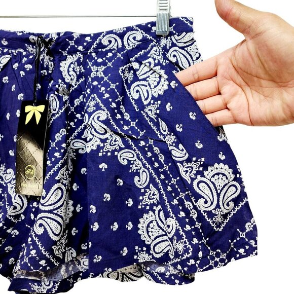 Womens Iris Basic Bandana Print Flowy Shorts With Pockets Size Large Navy & Whit - Picture 5 of 8